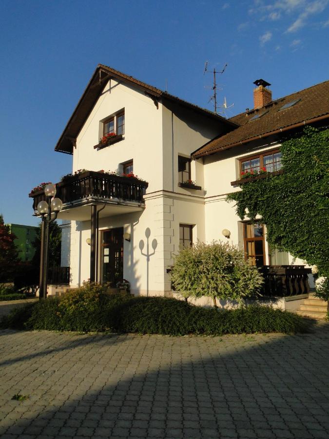 B&B Grossullersdorf - Villa Žerotín Penzion Bed & Breakfast - Bed and Breakfast Grossullersdorf