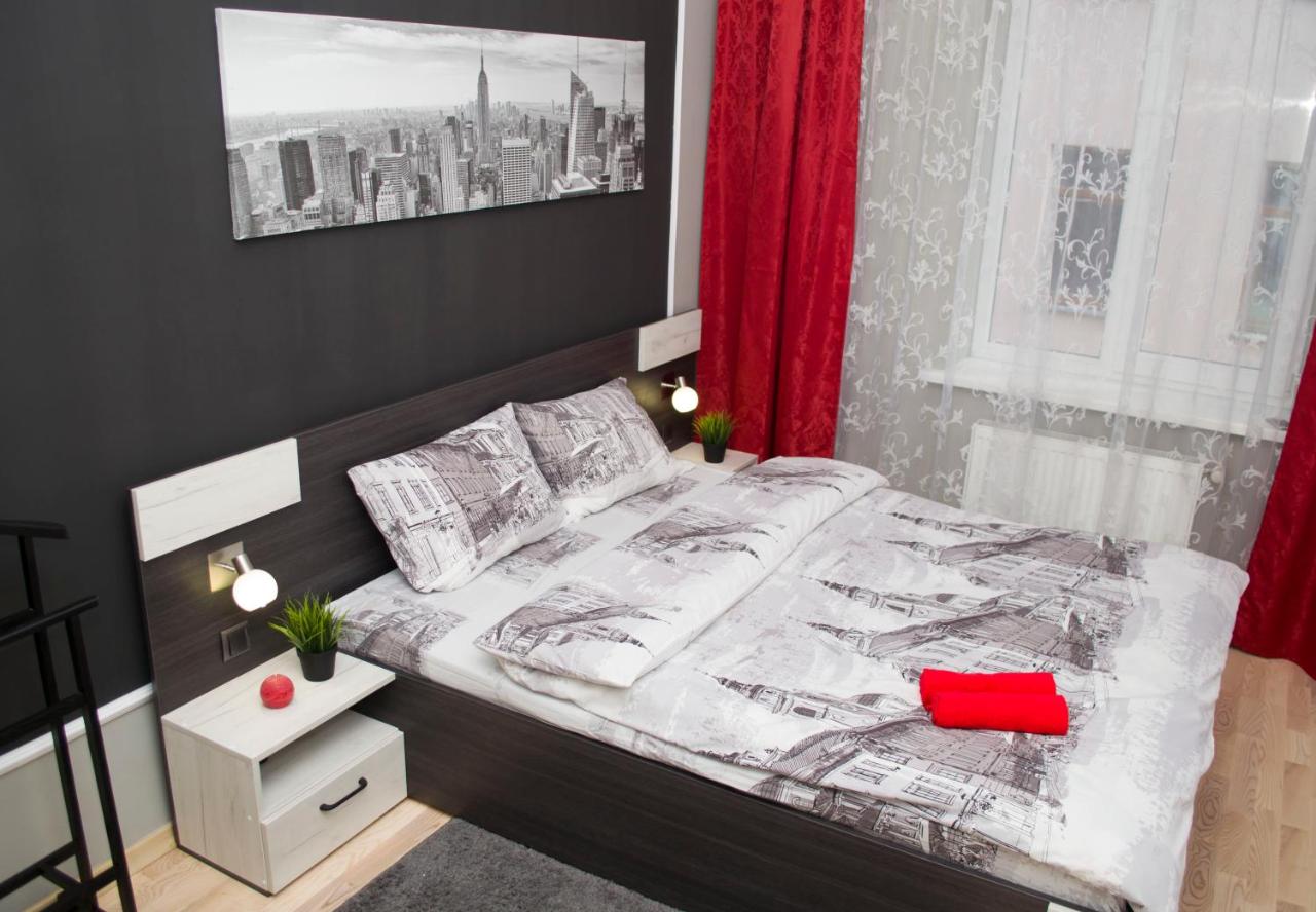 Modern Red Apartment - Chambres d’hôtes