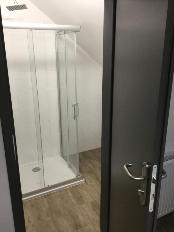 Zweibettzimmer mit eigenem Bad