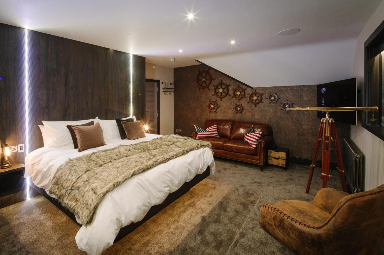 Suite with Mountain View