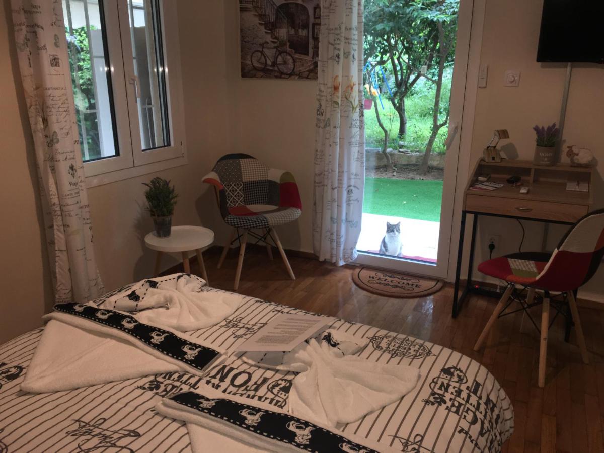 La Vie En Rose Studio,close to beach, Paleo Faliro - B&B Athens