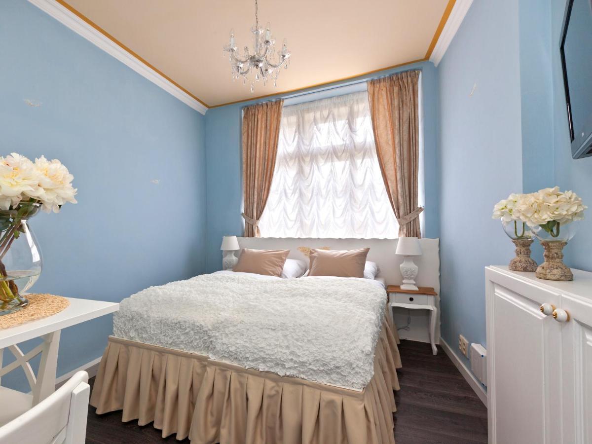 Deluxe Studio (2 adults)