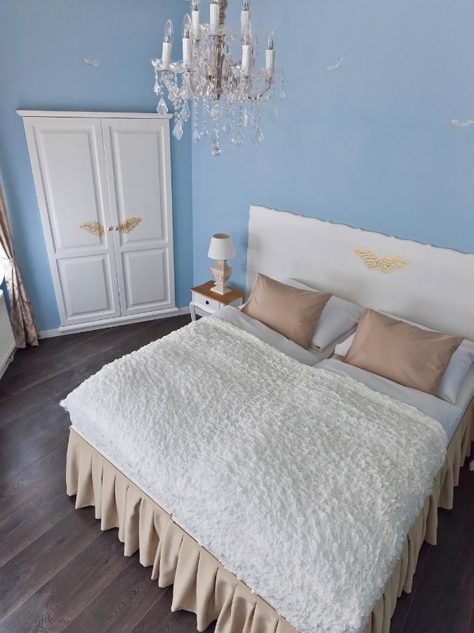 Executive Studio (3 Adults)