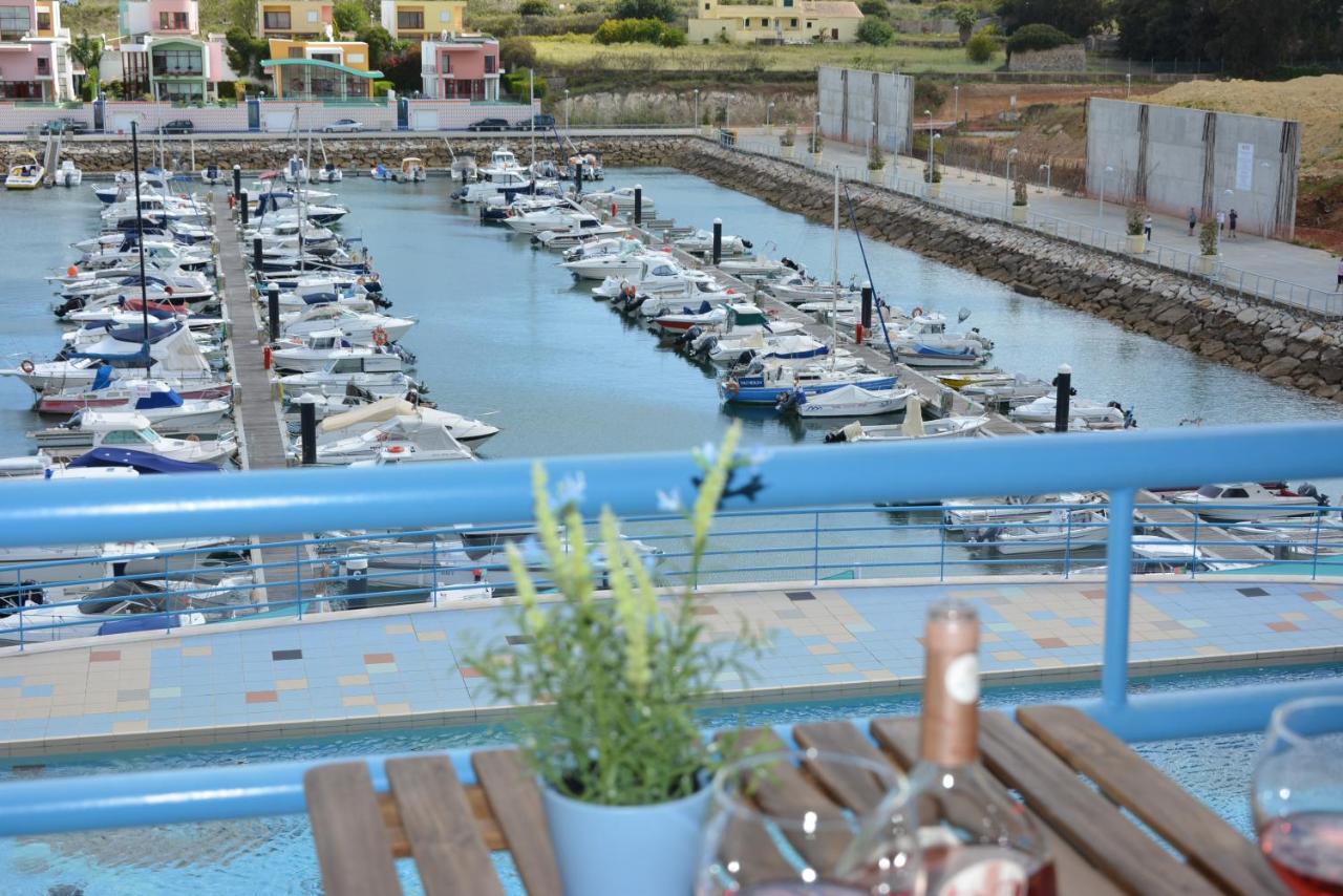 Stunning Apartment with Marina Views - B&B