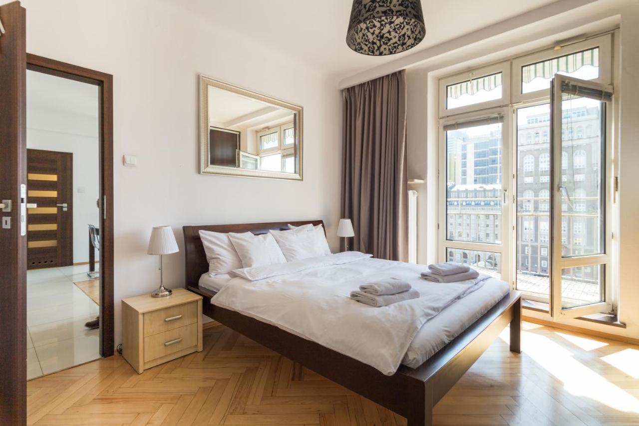 One-Bedroom Apartment with Balcony