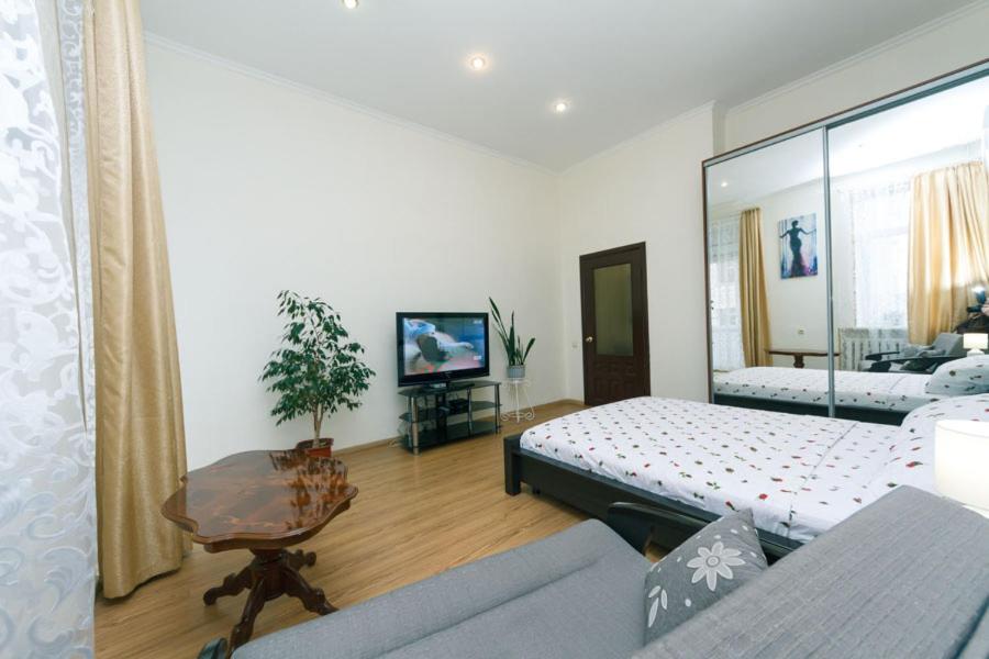 B&B Kyiv - Apartment on Saksahanskoho Street - Bed and Breakfast Kyiv