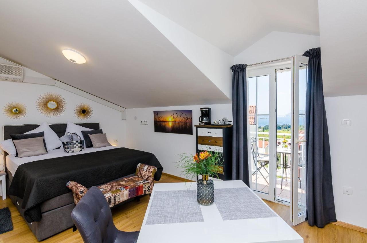 Comfort Studio Apartment with Balcony