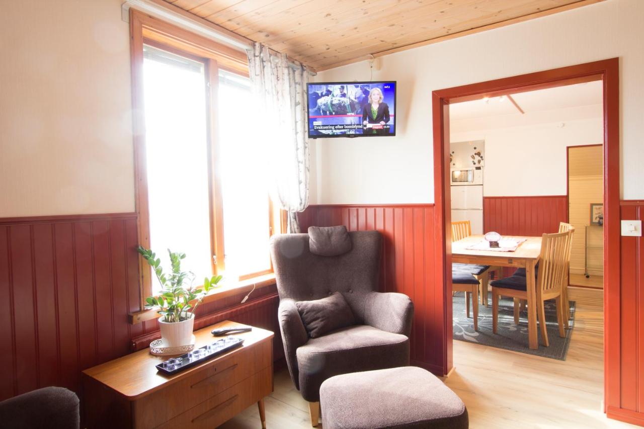 Apartment With Shared Bathroom