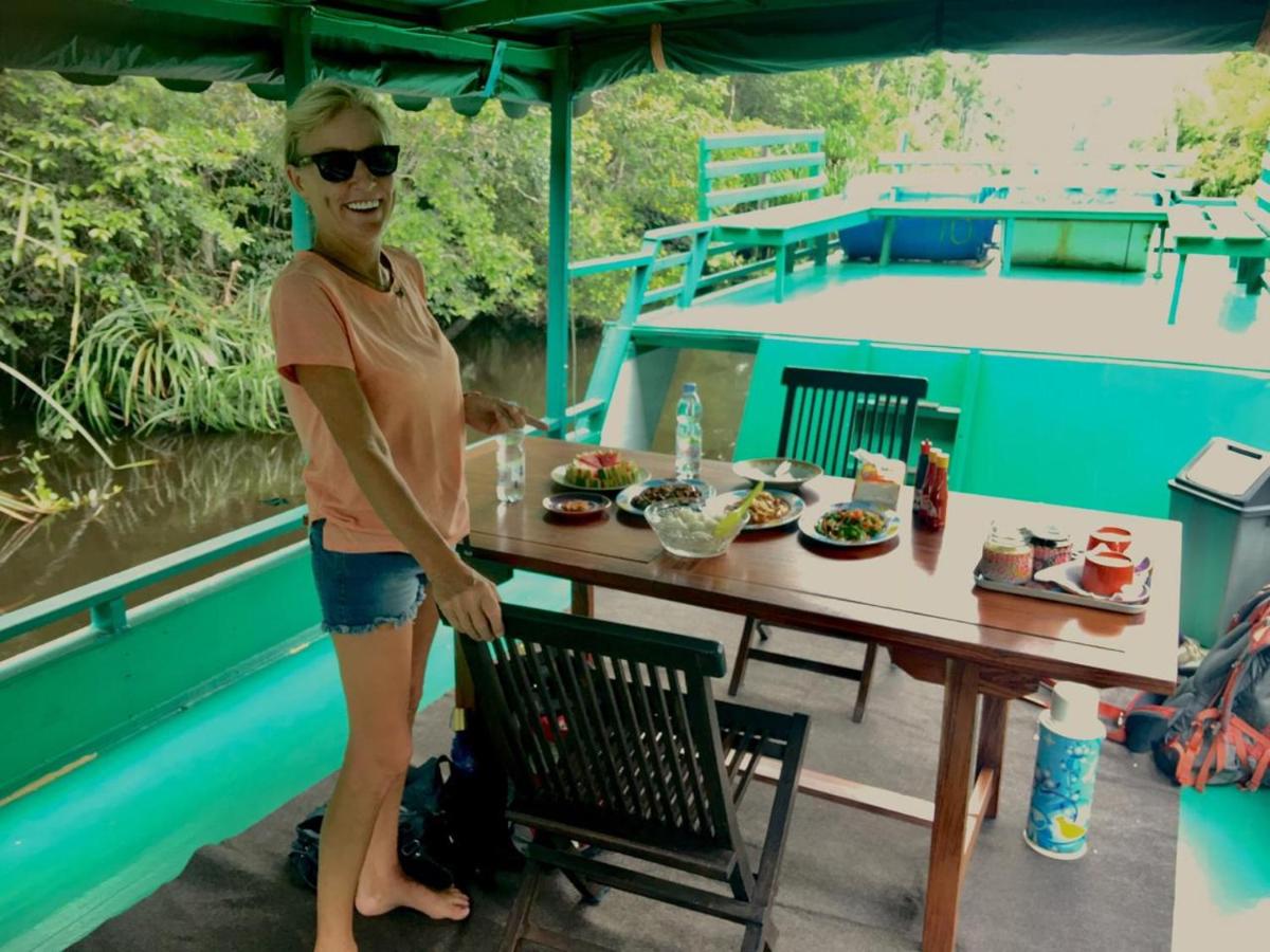 Orang Utan Houseboat 2 - B&B