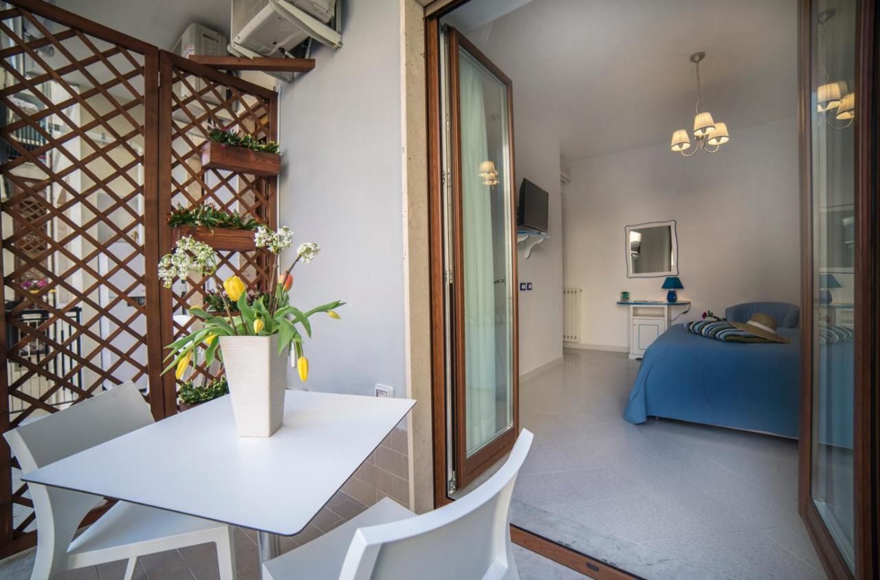 Großes Doppel-/Zweibettzimmer