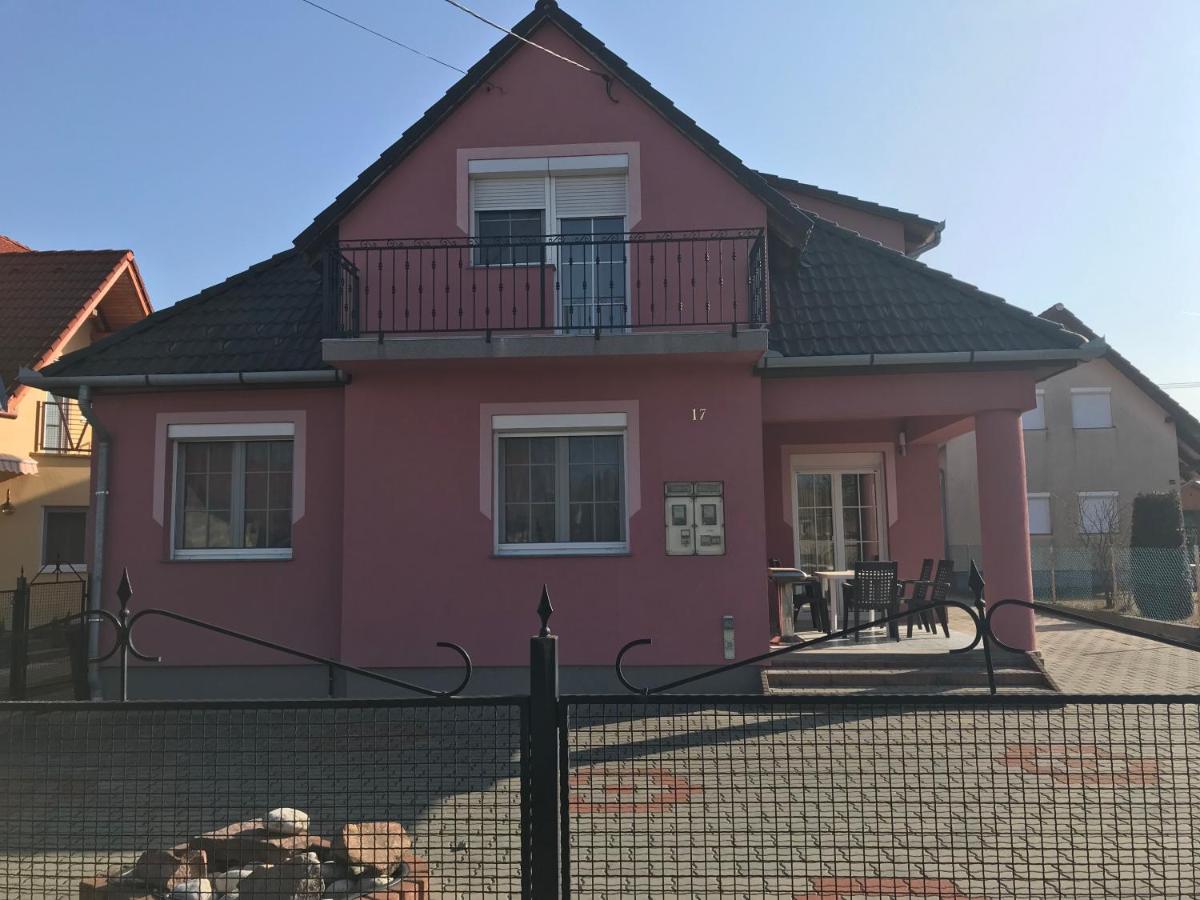 Éva apartmanház - B&B Balatonlelle