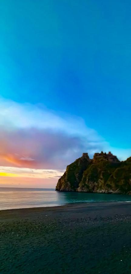 SANT'ALESSIO BEACH HOLIDAY - Bed and Breakfast