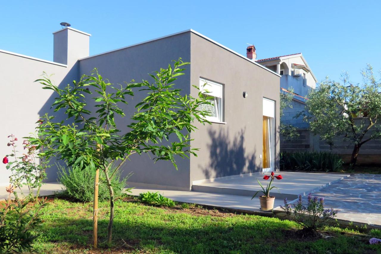 Holiday apartment for families and couples in Pula, Štinjan - Bed and Breakfast Pula