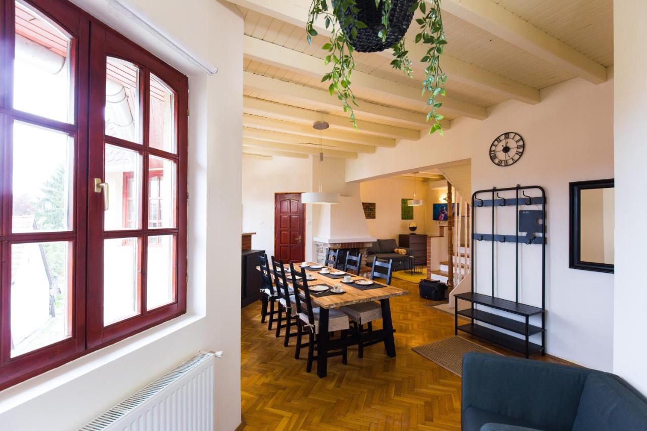 Two Towers Apartman Miskolc - B&B