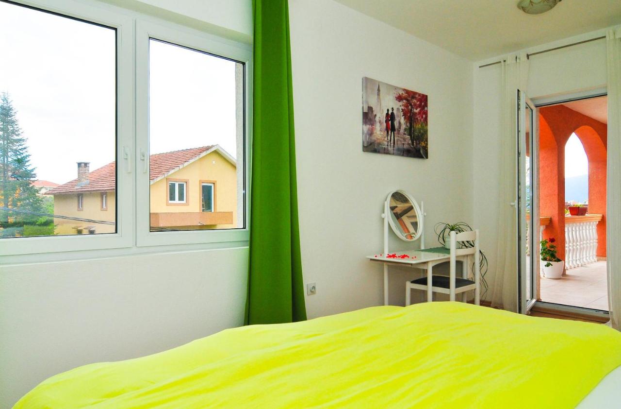 Apartment mit Balkon