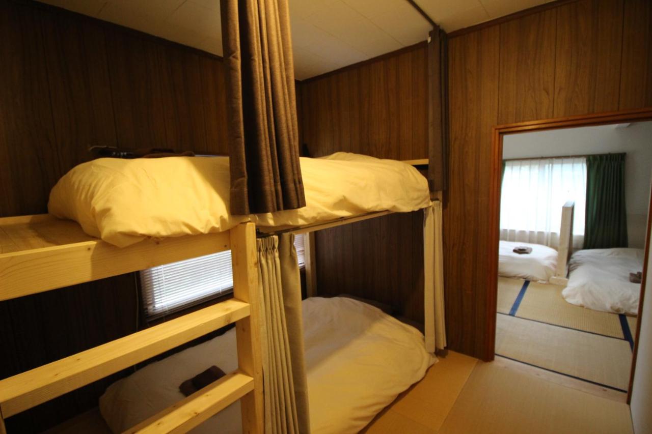 Einzelbett im gemischten Schlafsaal