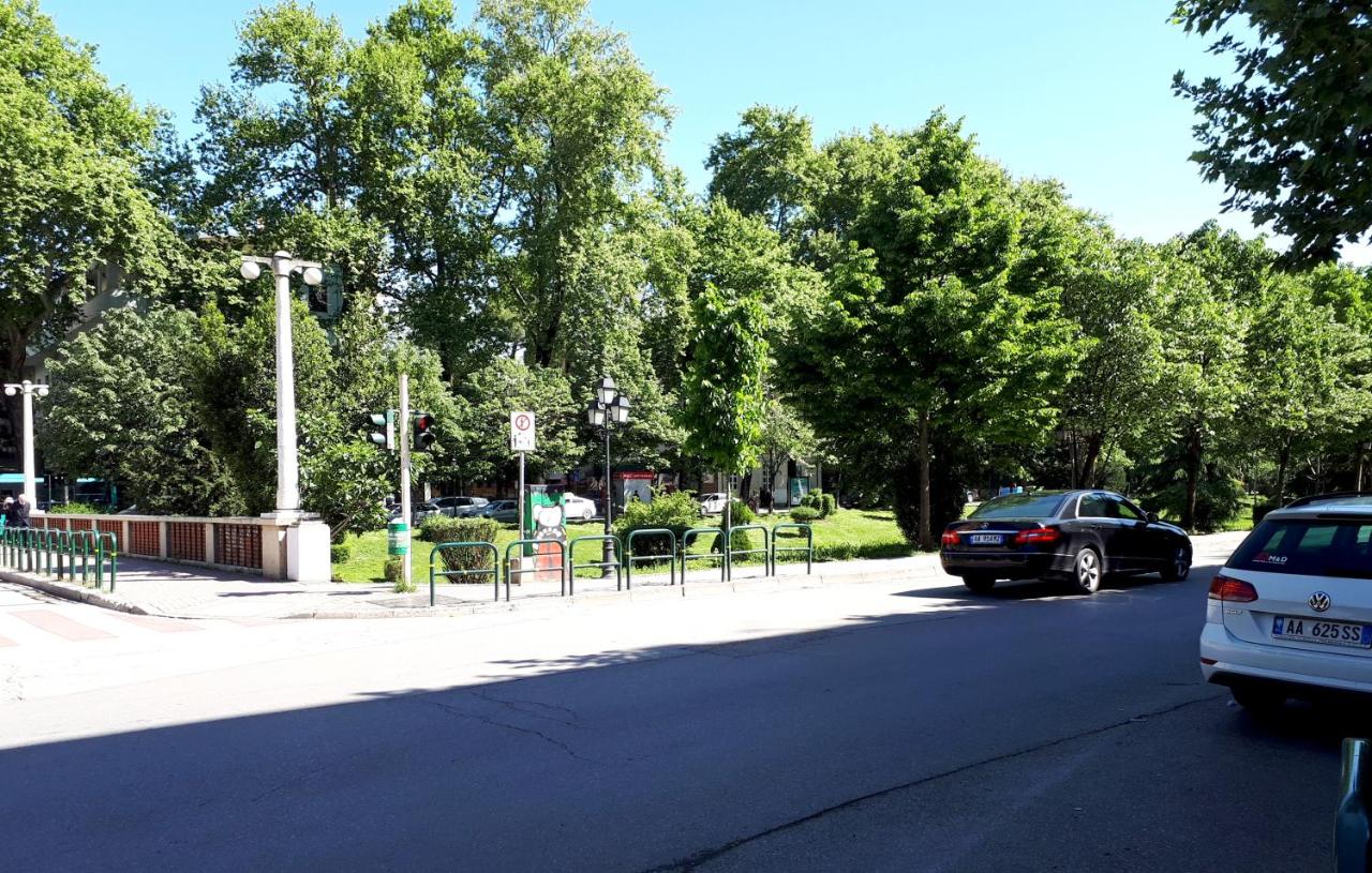 2V1 - Blloku MAC - B&B Tirana