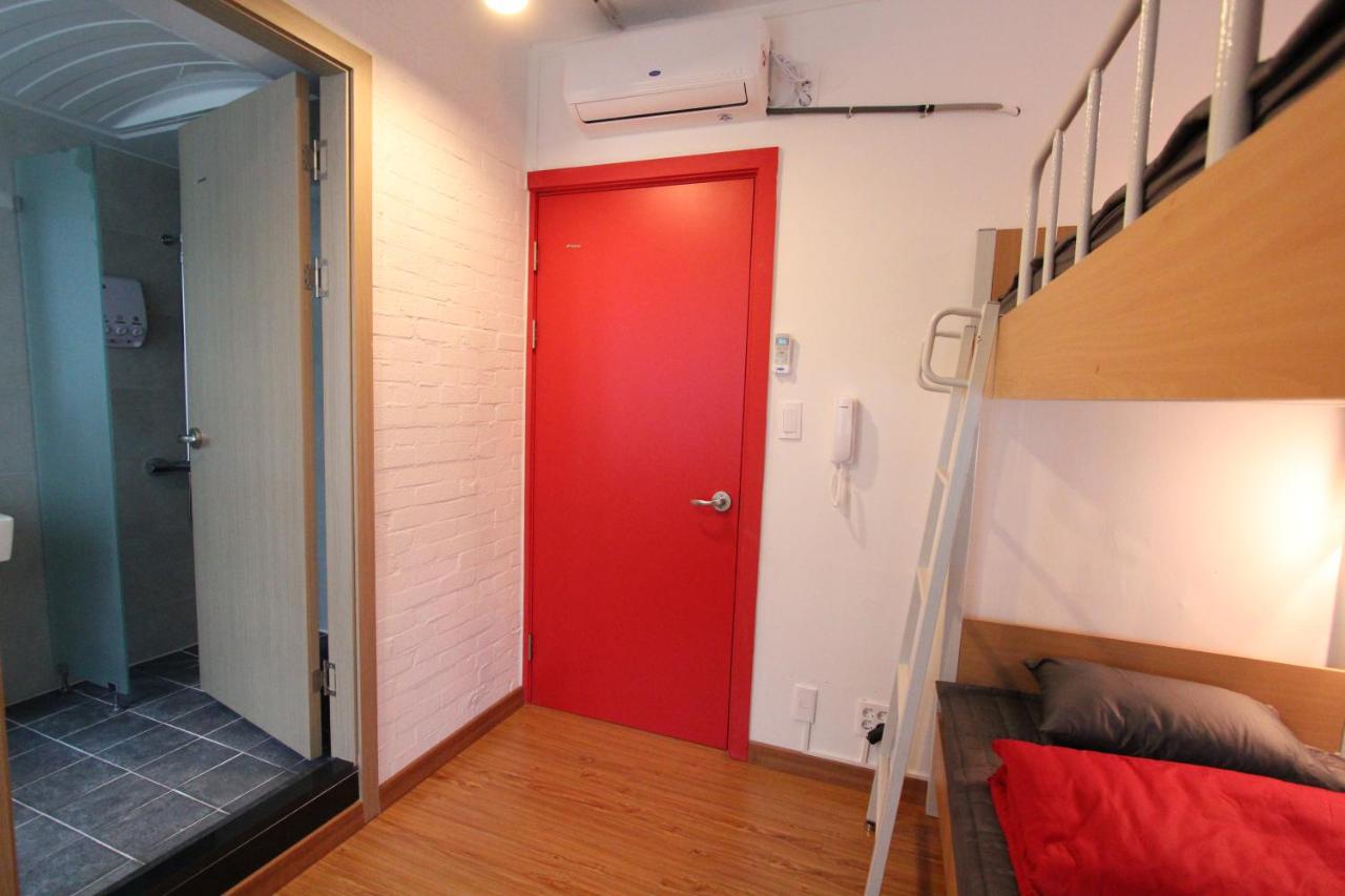 Camera Doppia con Letti Singoli a Castello