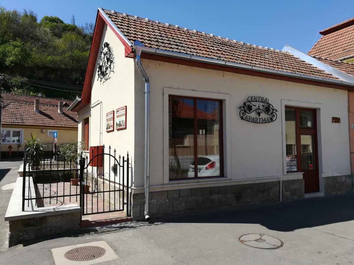 Centrál Apartman - Bed and Breakfast Tokaj
