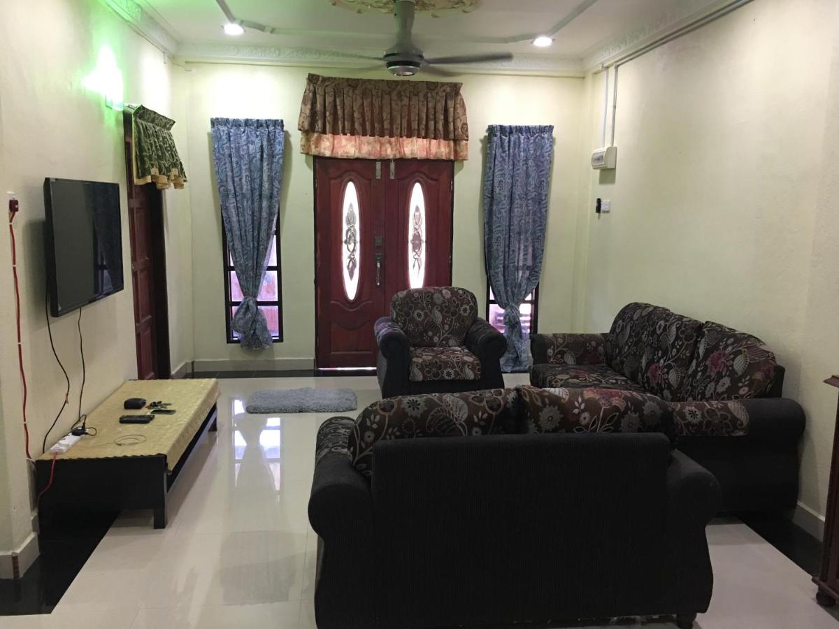 B&B Kampung Raja - CM HOMESTAY - Bed and Breakfast Kampung Raja