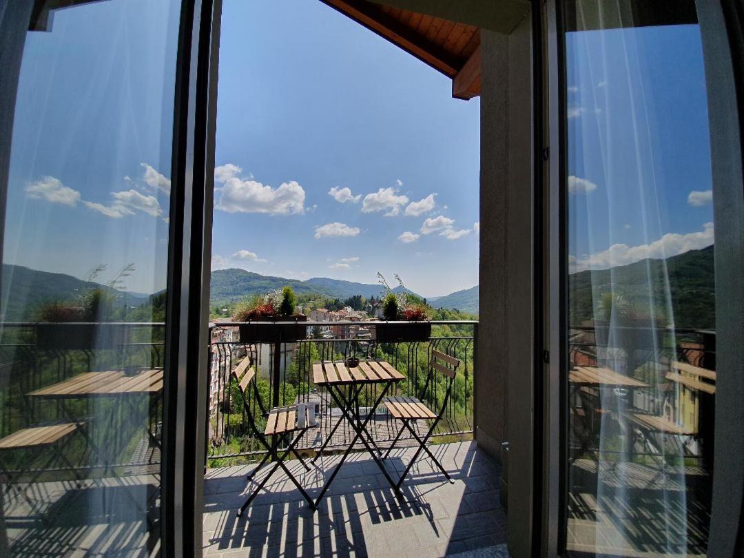 Apartment with Mountain View
