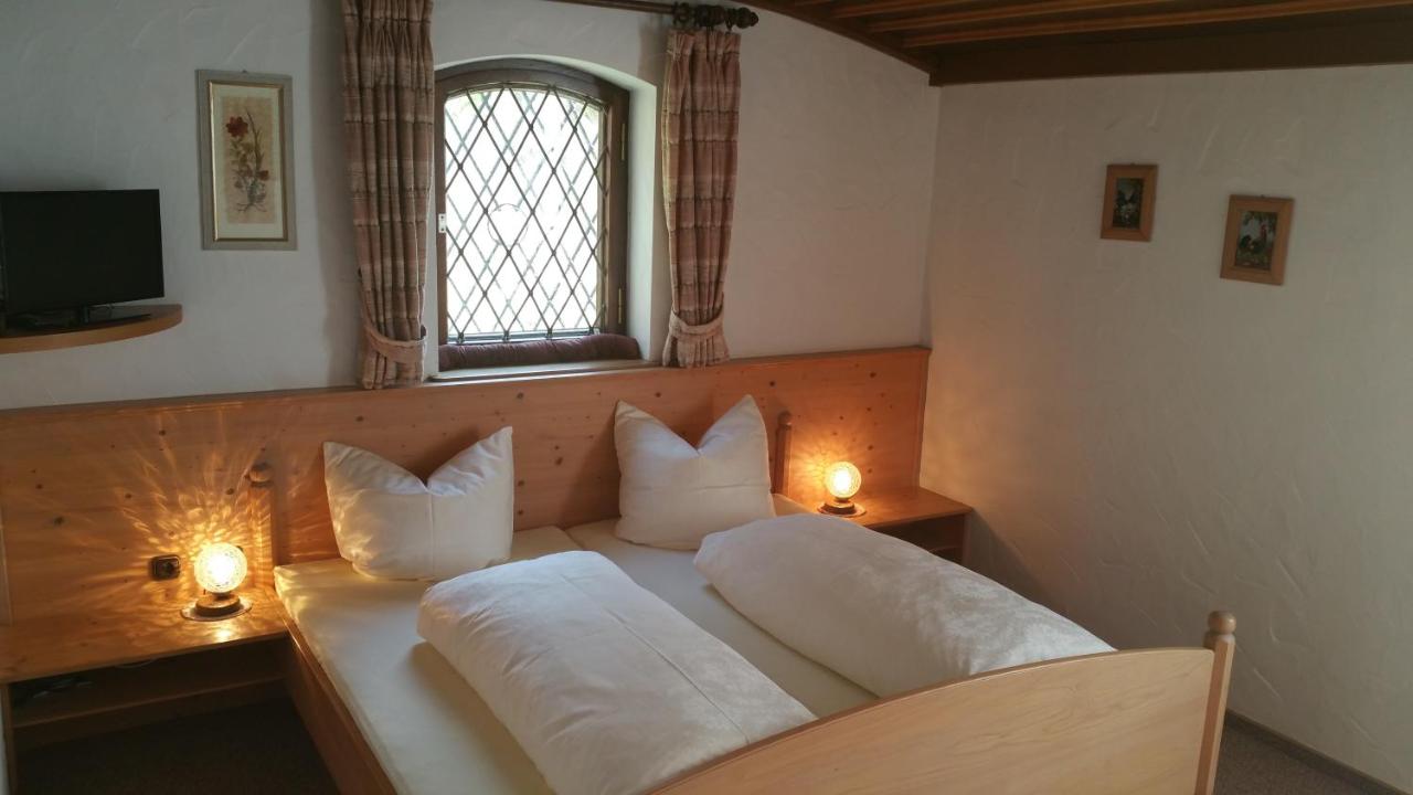 Double Room with Private Bathroom (5)