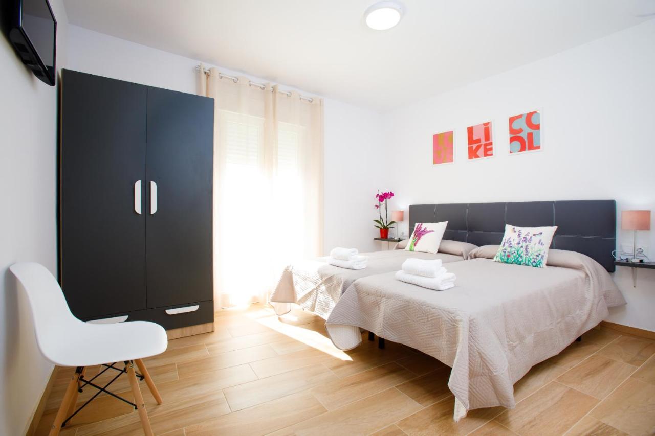 Standard Twin Room with Mountain View