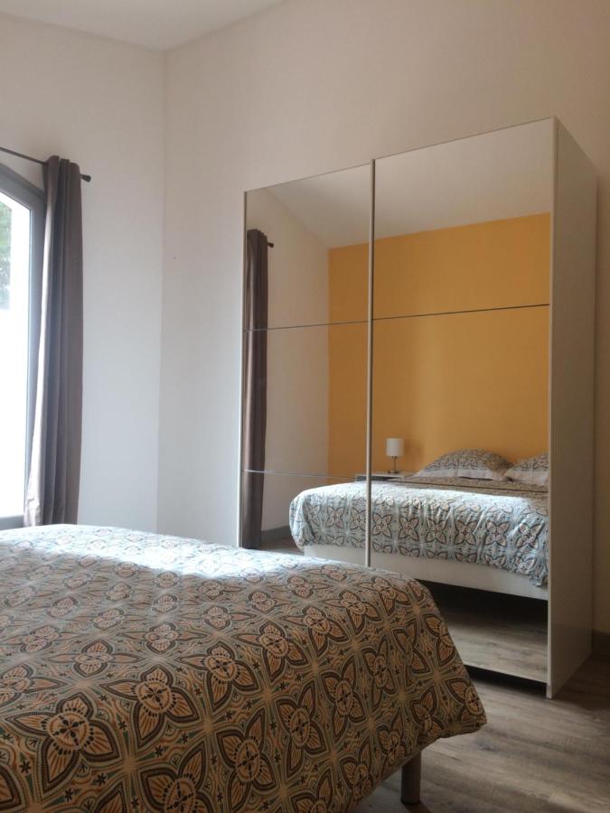Zimmer mit Kingsize-Bett