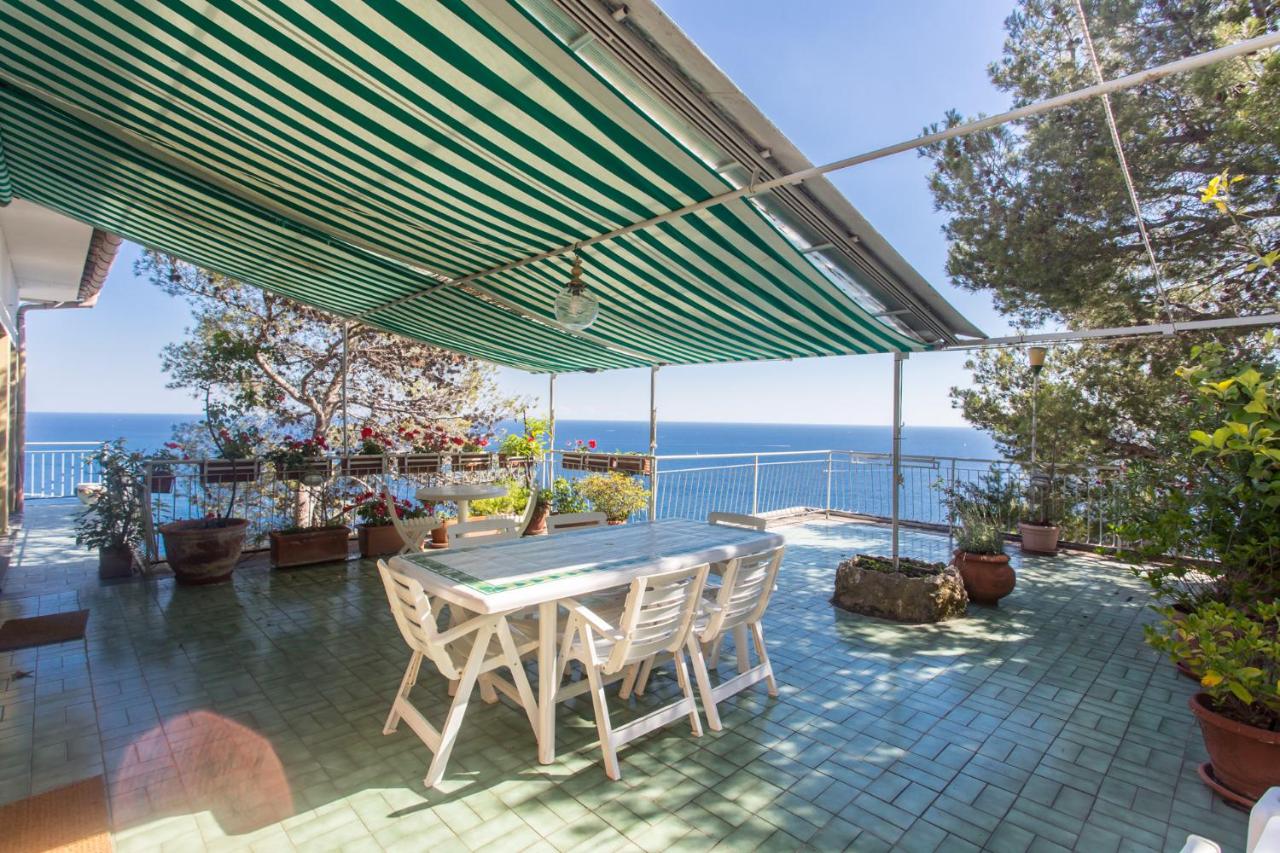 B&B Villa Solari - Stunning Views Pool & Direct access to the Sea - Bed and Breakfast Villa Solari
