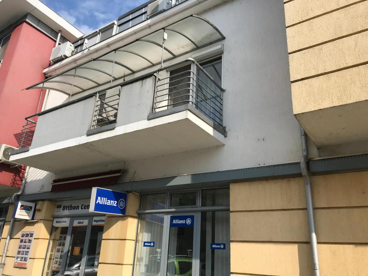 József Attila Apartman Hajdúszoboszló - Bed and Breakfast Hajdúszoboszló