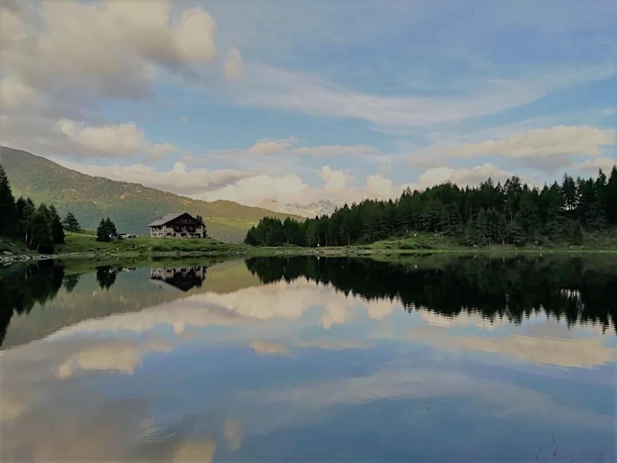 B&B Monno - RIFUGIO AL LAGO DEL MORTIROLO in inverno raggiungibile solo a piedi - Bed and Breakfast Monno