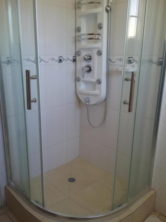 Camera Matrimoniale con Bagno in Comune