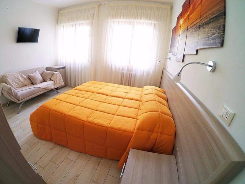 Dreibettzimmer mit Gartenblick
