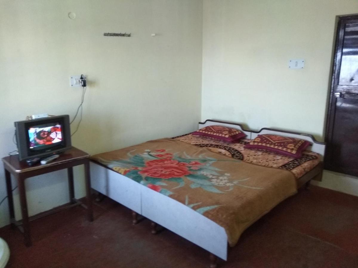 Deluxe Double Room (2 Adults + 1 Child)