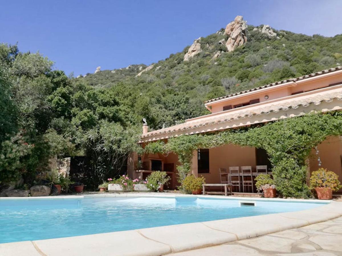 Villa Bellavista con piscina privata, vista mare vicino a Villasimius - Chambres d'hôtes Villasimius