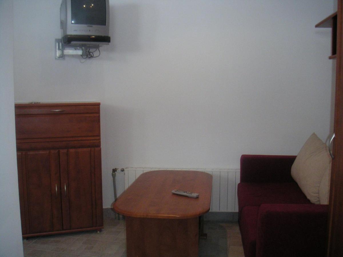 Studio (2 Adults)