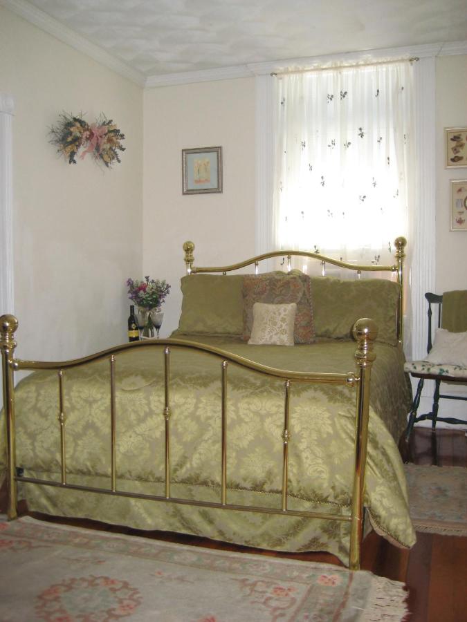 Queen Room with Spa Bath