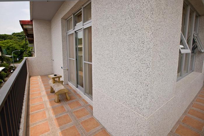 Kamer met Queensize Bed en Balkon