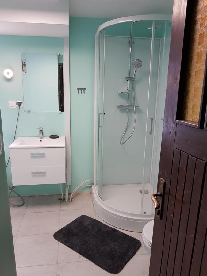 Camera Tripla Economy con Bagno in Comune