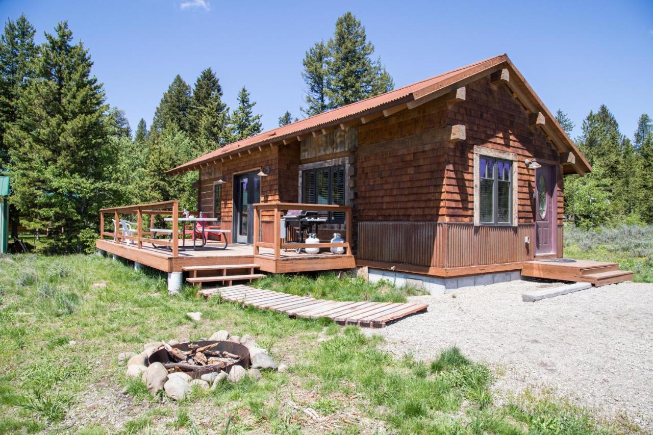 True Grit Adventure by KABINO Dogs OK FirePit Satellite WiFi Sleeper Sofa Perfect Location Rustic Modern - B&B Island Park