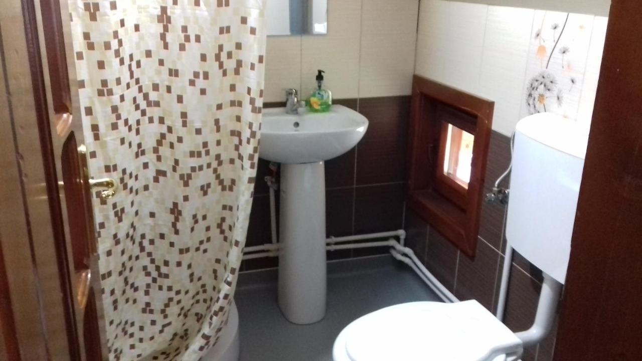 Dreibettzimmer mit eigenem externen Bad