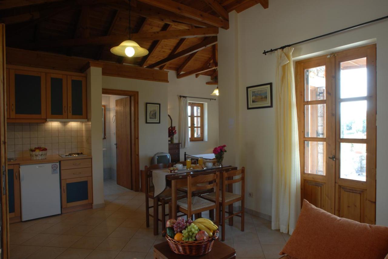 Mouses Apartments-Kardamyli - Chambres d'hôtes Kardamyli