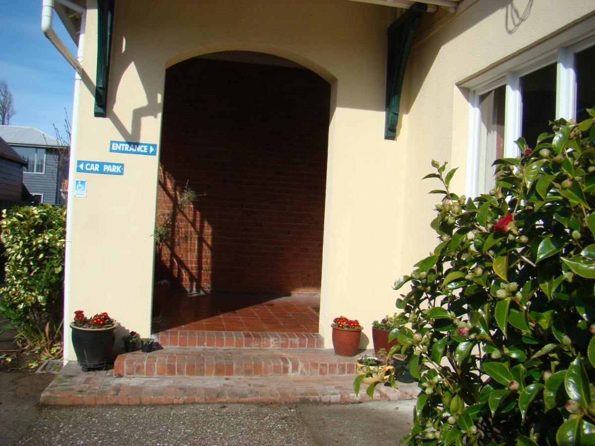 Lovett Lodge - B&B