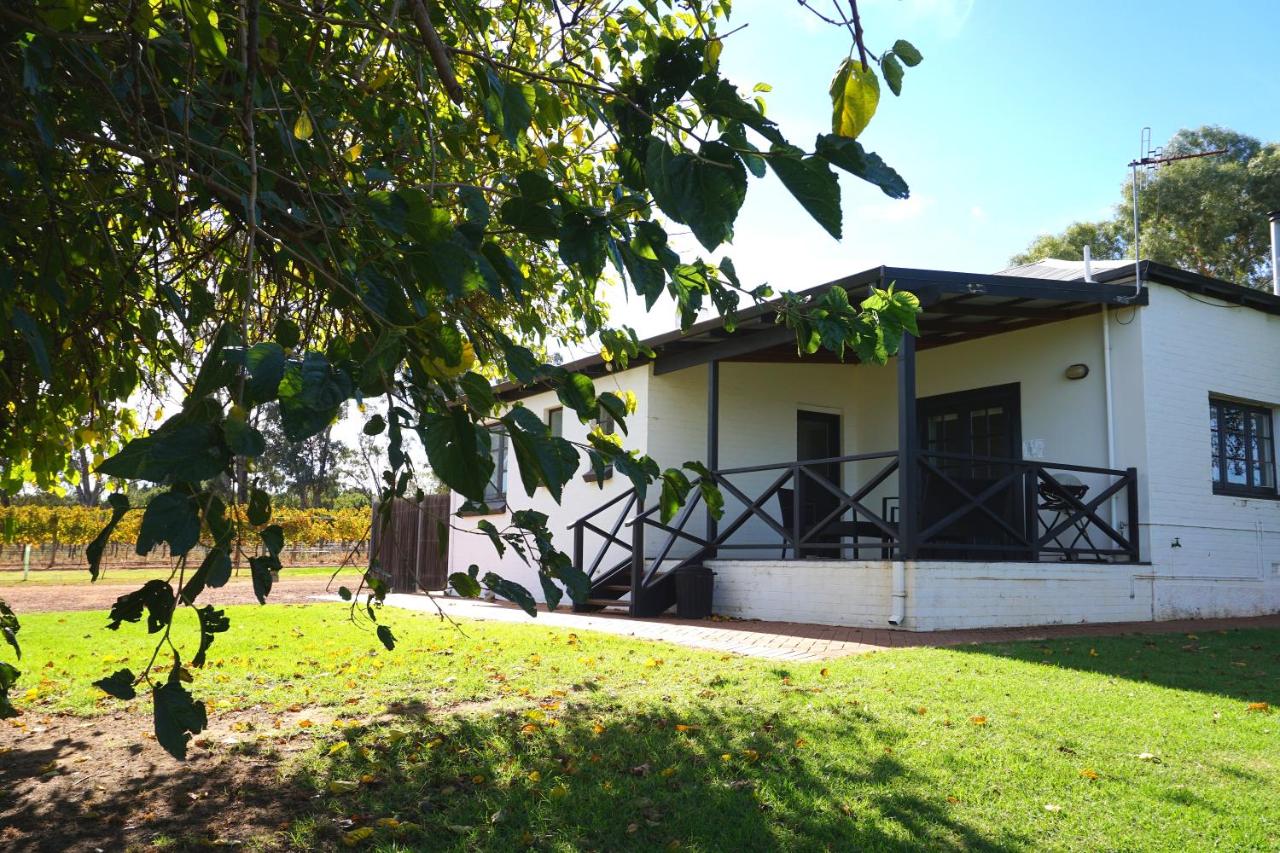 Upper Reach Spa Cottage - Bed and Breakfast