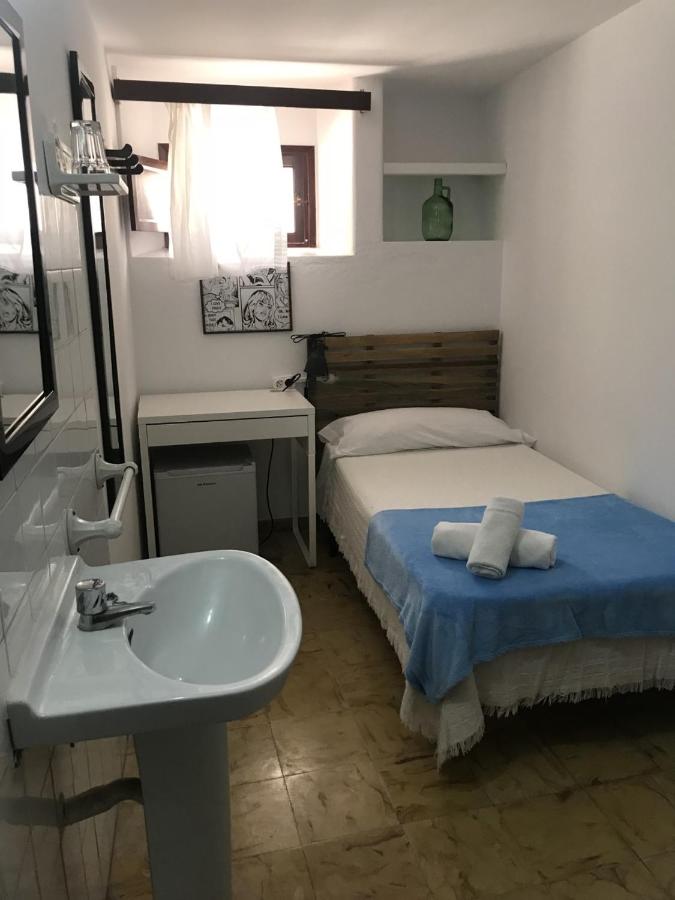 Single Room with Shared Bathroom