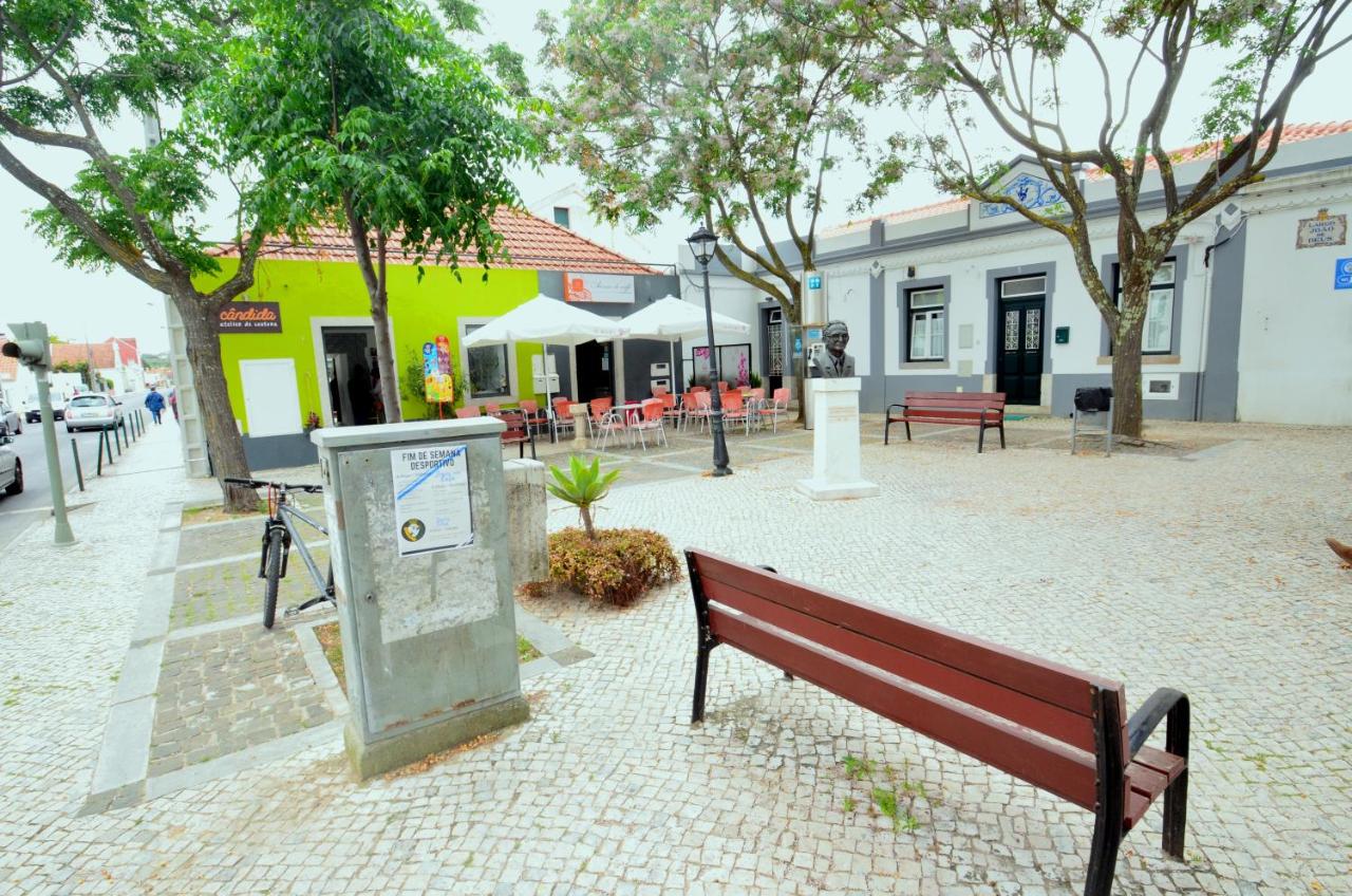 O Cantinho Guesthouse com Terraço e Vistas em Quinta do Anjo - B&B Quinta do Anjo
