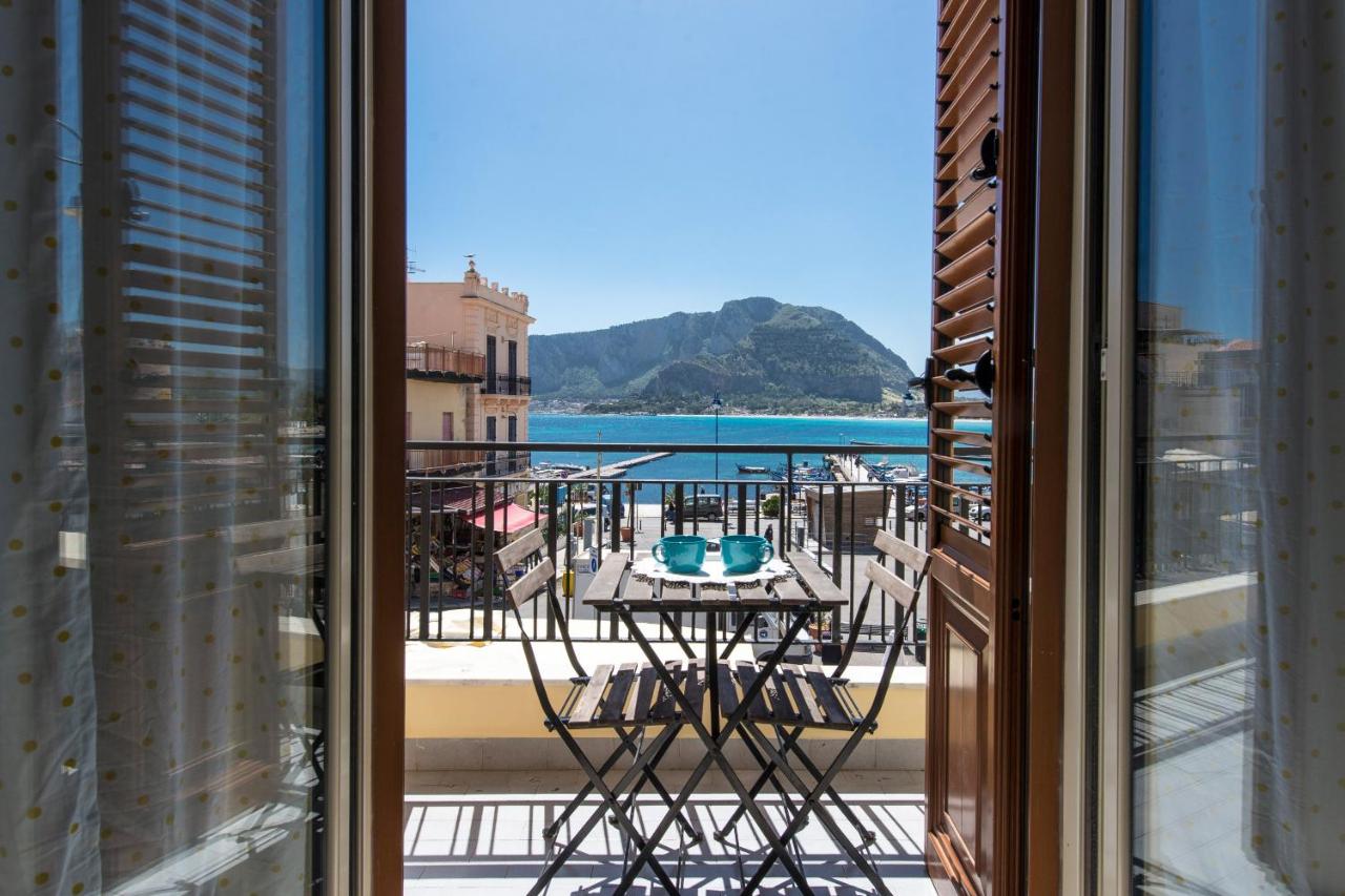 B&B Palermo - Casetta vista mare in piazza a Mondello - Bed and Breakfast Palermo