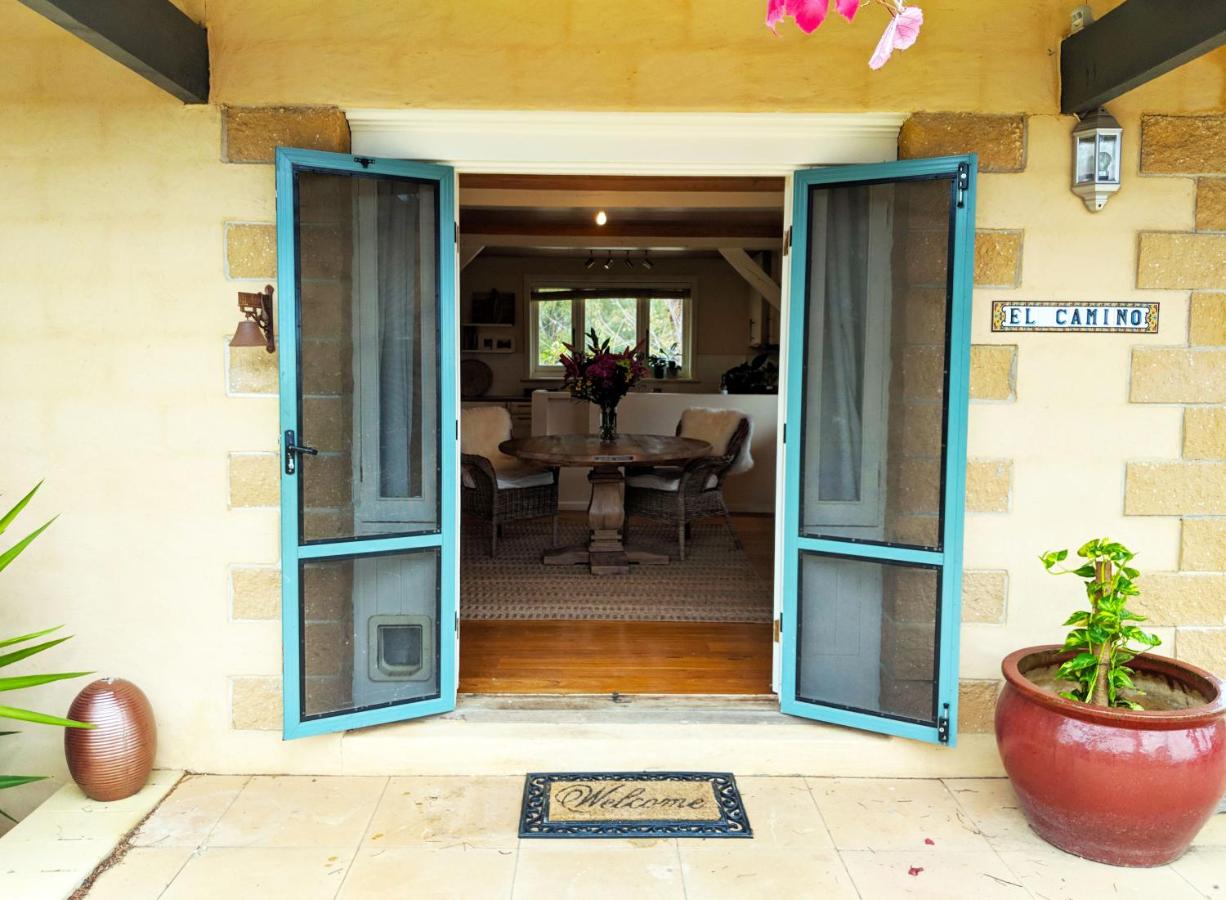 El Camino country cottage with terrace and stunning views - Chambres d’hôtes Hepburn Springs