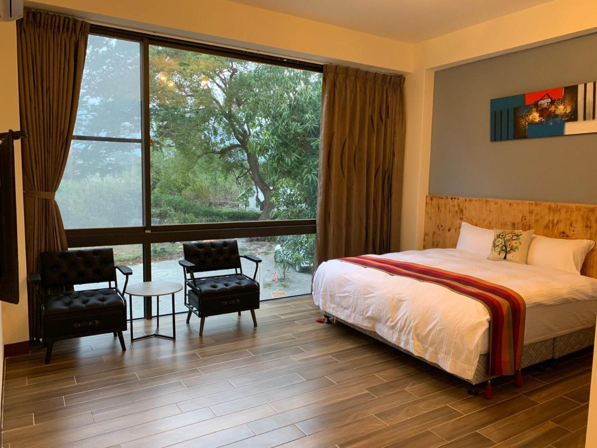 Chambre Lit Queen-Size - Vue sur Jardin