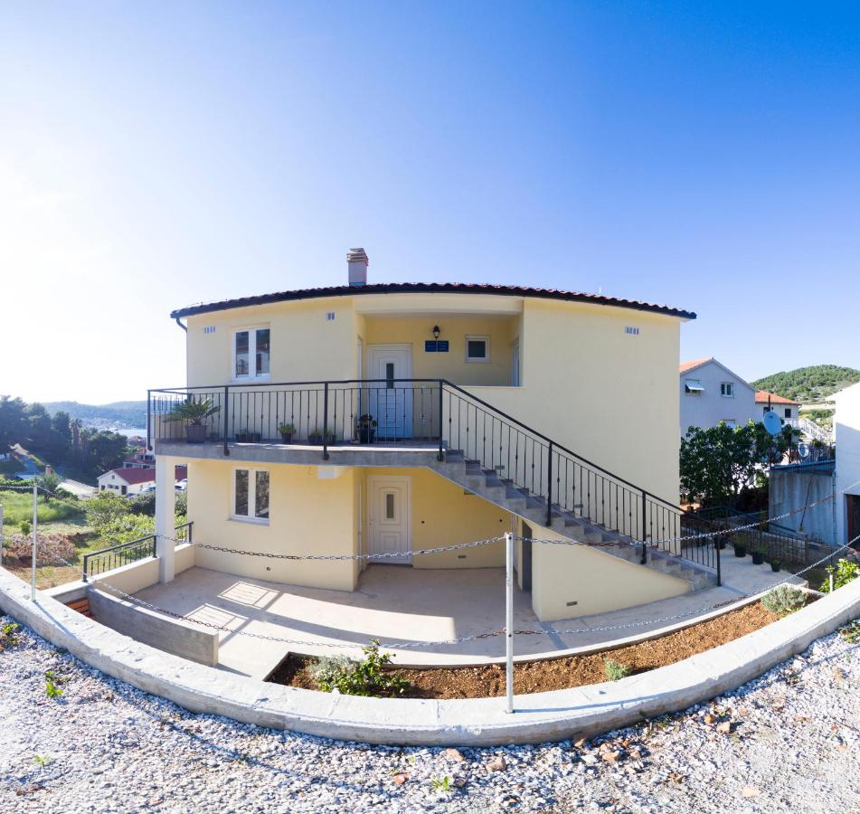 Apartment Sandra (2+2) with a breathtaking view - B&B